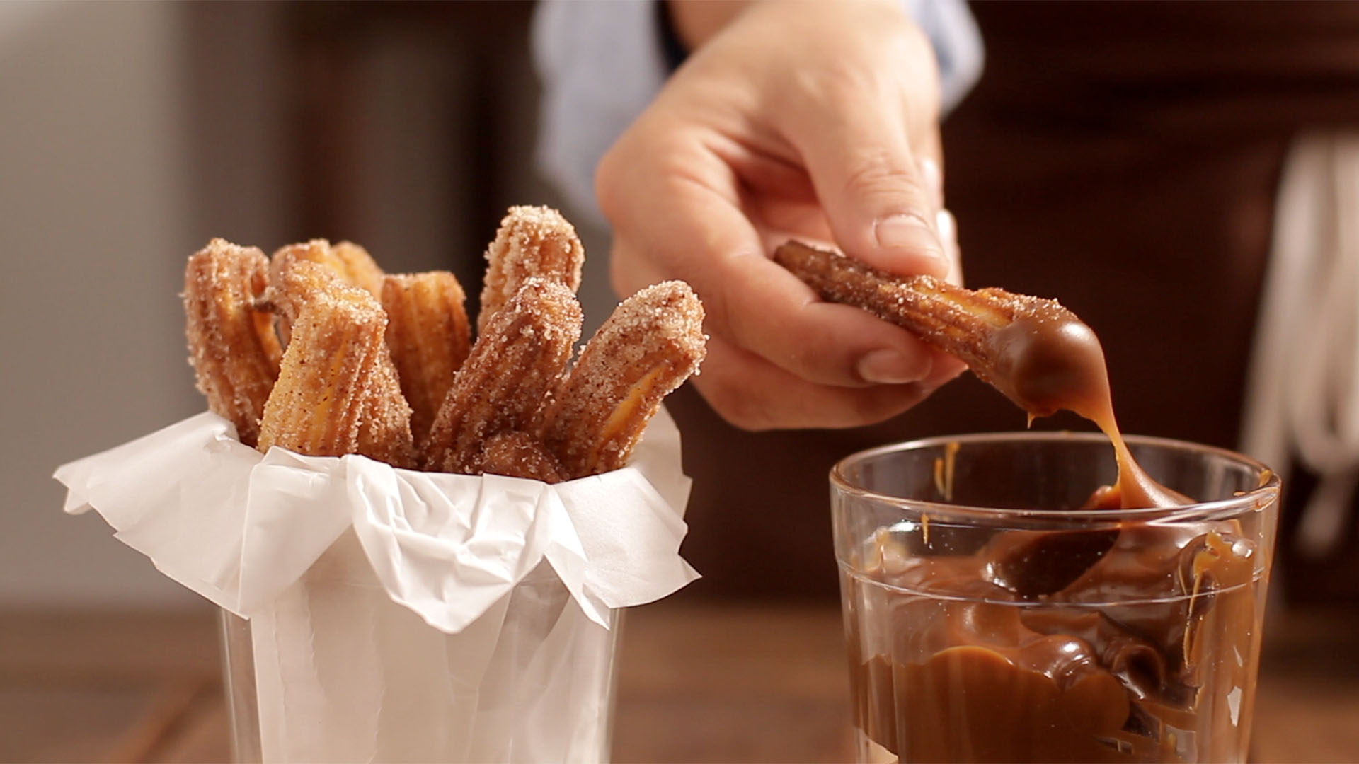 Churros rellenos con dulce de leche - Venus Media